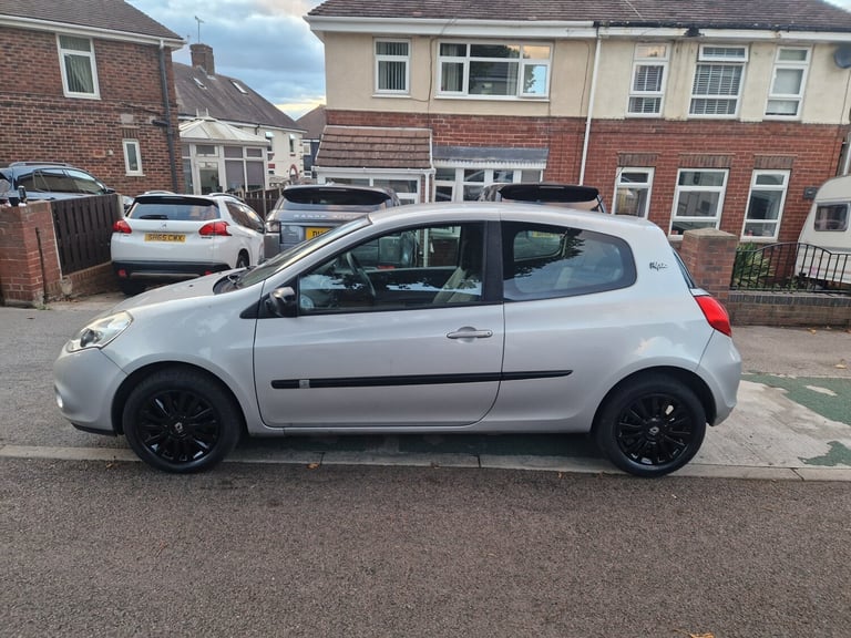 2011 Renault Clio 1.2 16V I-Music 3dr HATCHBACK Petrol Manual