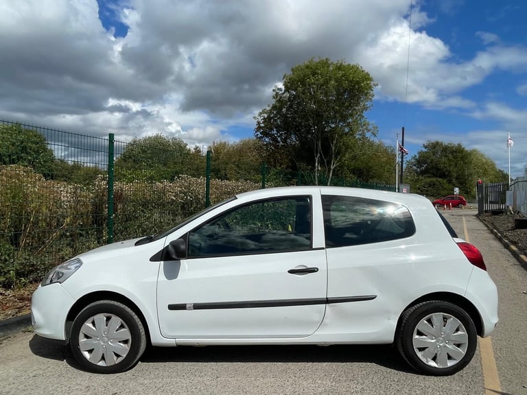 image for RENAULT CLIO 1.2 EXTREME PETROL 10 REG TIMING BELT REPLACED MOT APRIL 18TH 2026 LOW INSURANCE 48+MPG