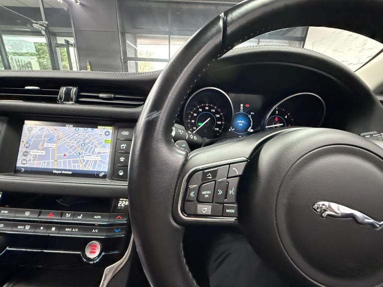 2017 Jaguar XF 2.0d Prestige 4dr Auto SALOON DIESEL Automatic