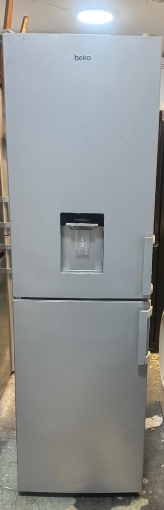 Beko fridge freezer 55/182cm grey water dispenser fully working order for sale 