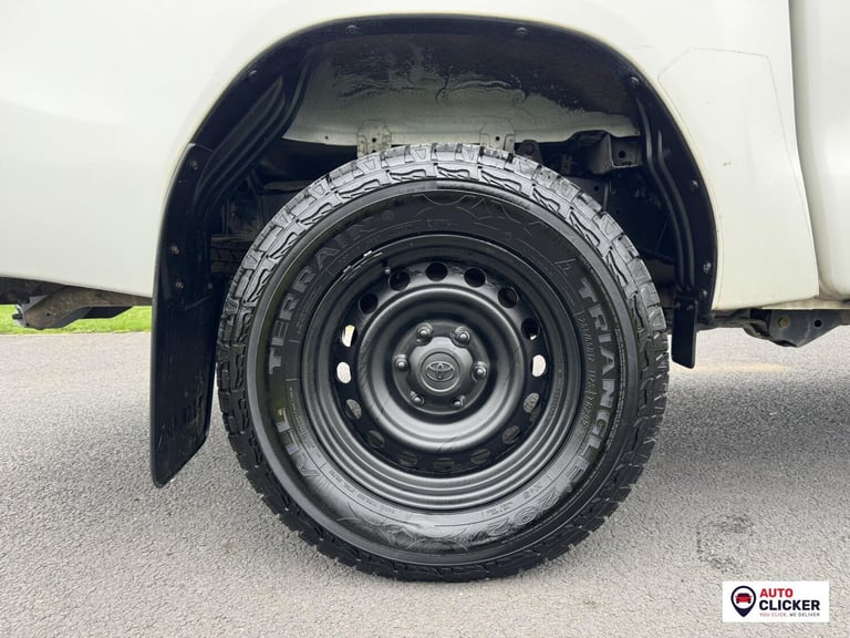 2020 Toyota Hilux 2.4 D-4D Active Pickup Extended Cab 4dr Diesel Manual 4WD Euro 6 (3.5t) (15 Pic...