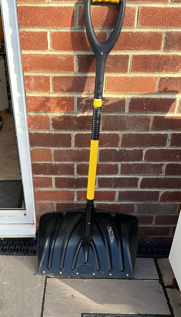 image for Heavy Duty Super Sized Snow shovel