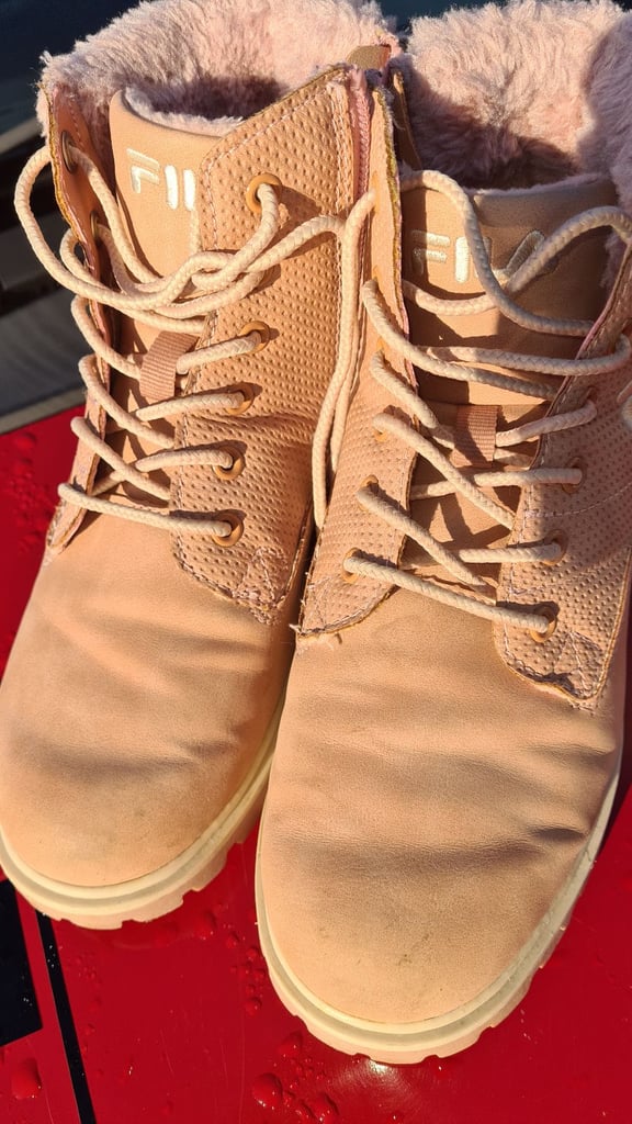Fila salmon pink zip fastening desert boots with decorative laces uk2 in fantastic condition.