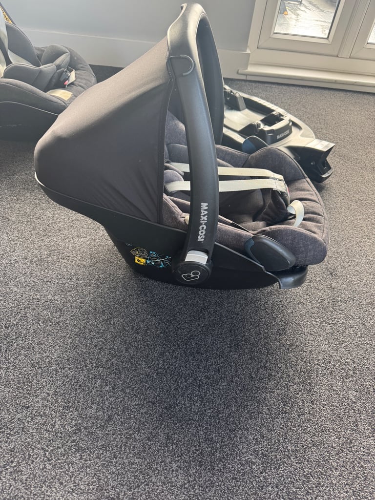 Maxi cosi pebble car seat and maxi cosi iso fix base
