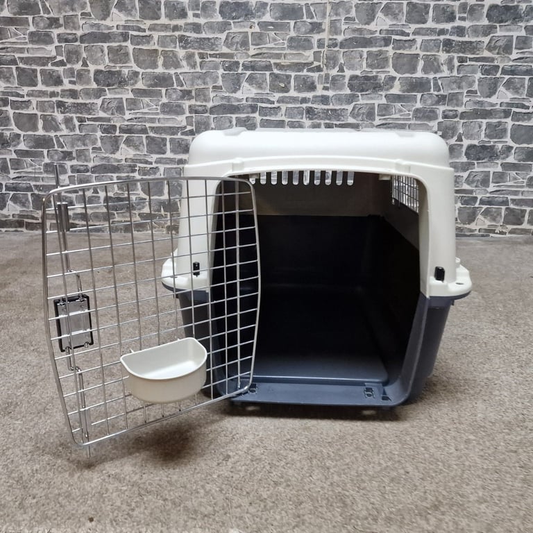 Medium Plastic Dog Travel Crate with Metal Door and Bowl