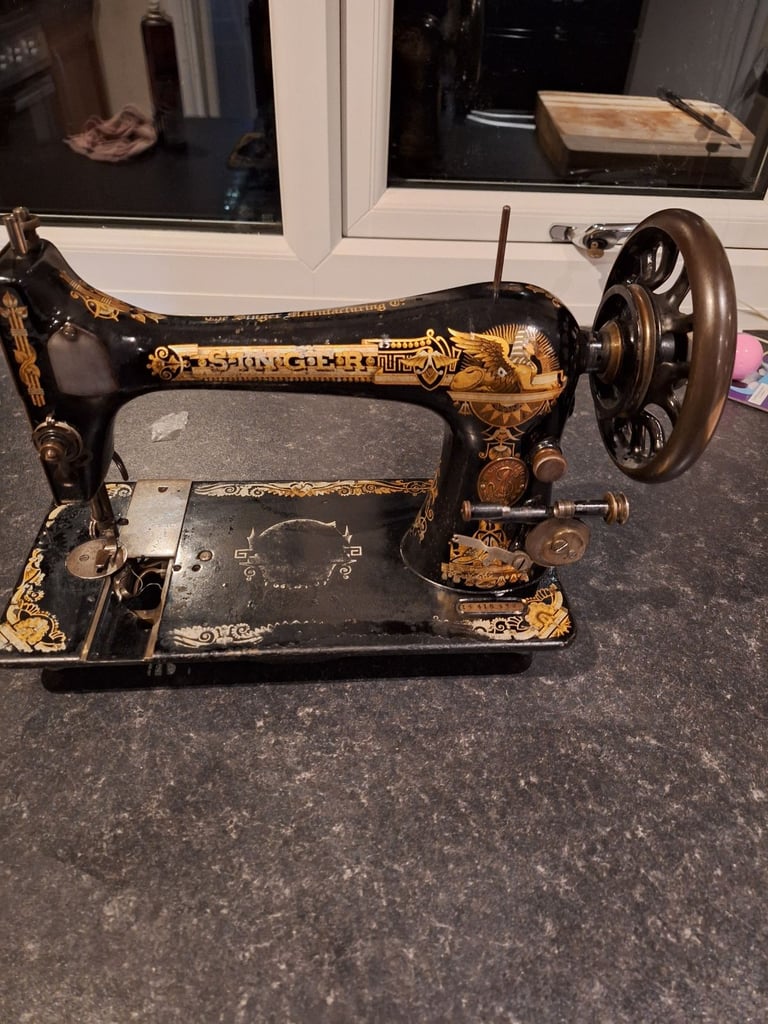 image for 1890s singer sewing machine 