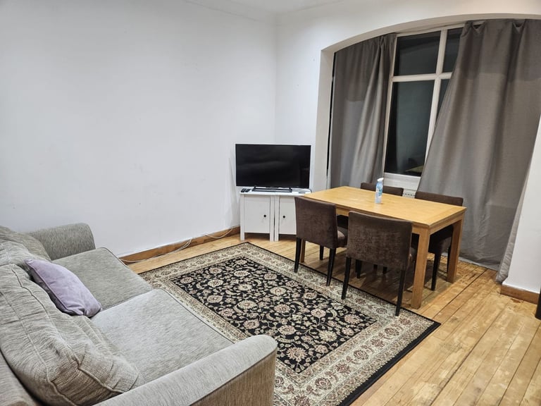 2xBedroom First floor flat close to Ealing Broadway 