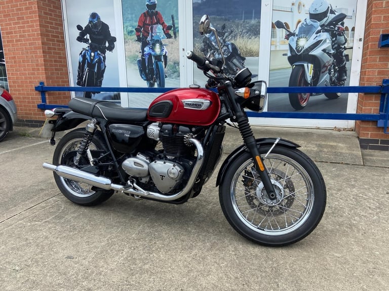 TRIUMPH BONNEVILLE T100, IMMACULATE ! 