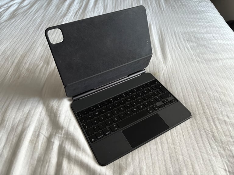 Apple iPad Magic Keyboard Case for iPad Pro 11-inch (M4)