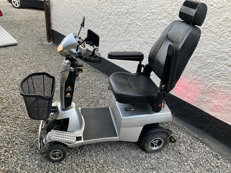 QUINGO VITESS 8 mph mobility scooter.