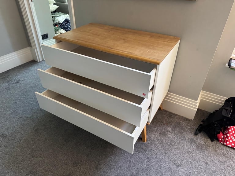 FREE DELIVERY WHITE & OAK CHEST OF 3 DRAWERS GREAT CONDITION