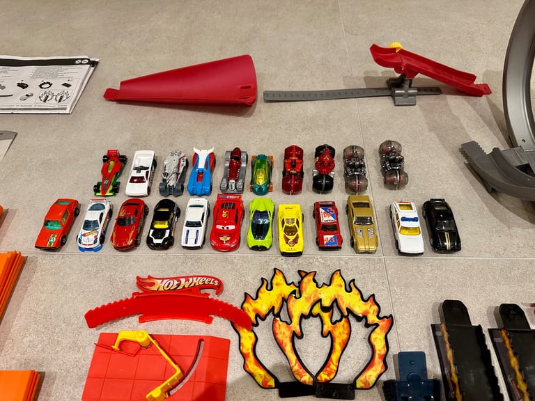 Hot Wheels Set, Track & Cars Bundle 
