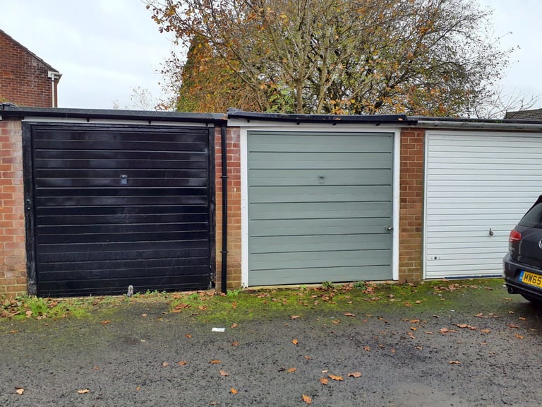 Garage to rent