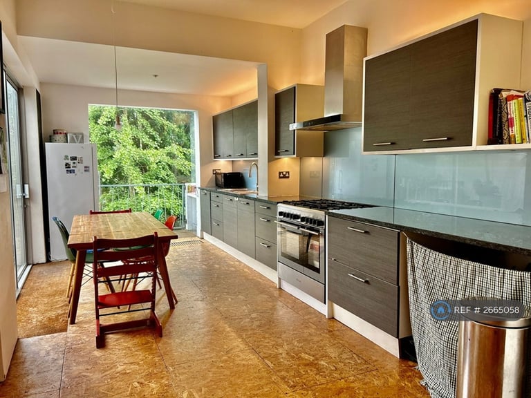 4 bedroom house in Overhill Road, London, SE22 (4 bed) (#2665058)