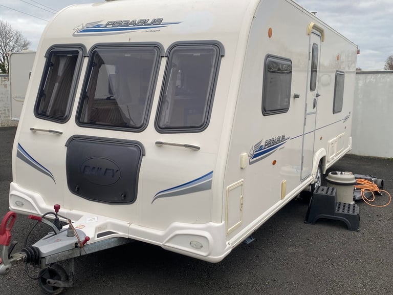 Baileys Pegasus 534 4 berth 2011 fixed bed end bathroom motor mover nice van 