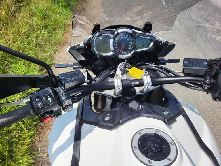 2017 17 TRIUMPH TIGER EXPLORER 1215 XCX WHITE ALLOY PANNIERS ADVENTURE TOURER