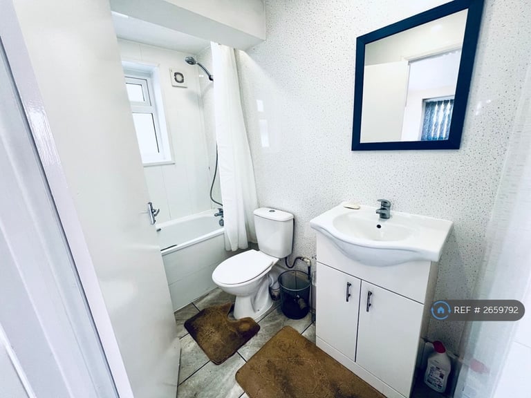 6 bedroom house in Radford Road, Leamington Spa, CV31 (6 bed) (#2659792)