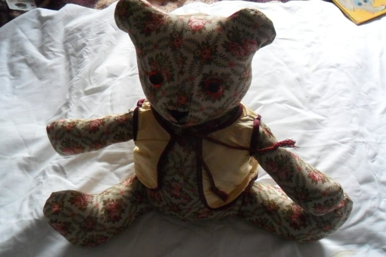 GREAT BEAR HAND STITCHED RED EYES 32 cm high