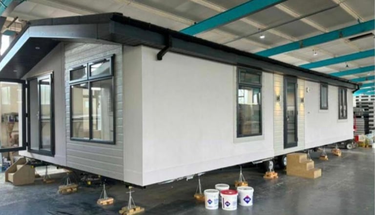 NEW Twin Cabin Lodge Mobile Home Evolution Harley 40ft x 20ft, 3 Bedroom REDUCED