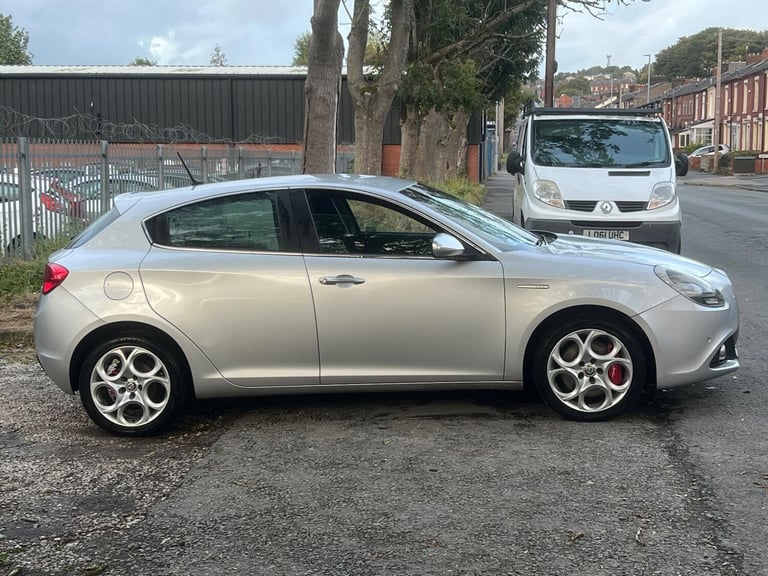 2016 Alfa Romeo Giulietta 1.6 JTDM-2 Super Euro 6 (s/s) 5dr HATCHBACK Diesel Manual