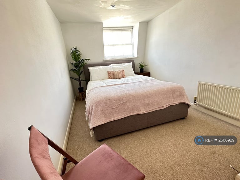 2 bedroom flat in St. James's Street, Brighton, BN2 (2 bed) (#2666929)