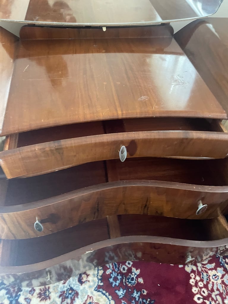 Dresser With Large Mirror 