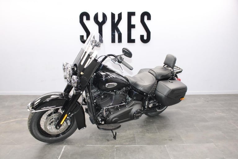 2024 Harley-Davidson FLHCS Heritage Softail Classic in the Vivid Black 
