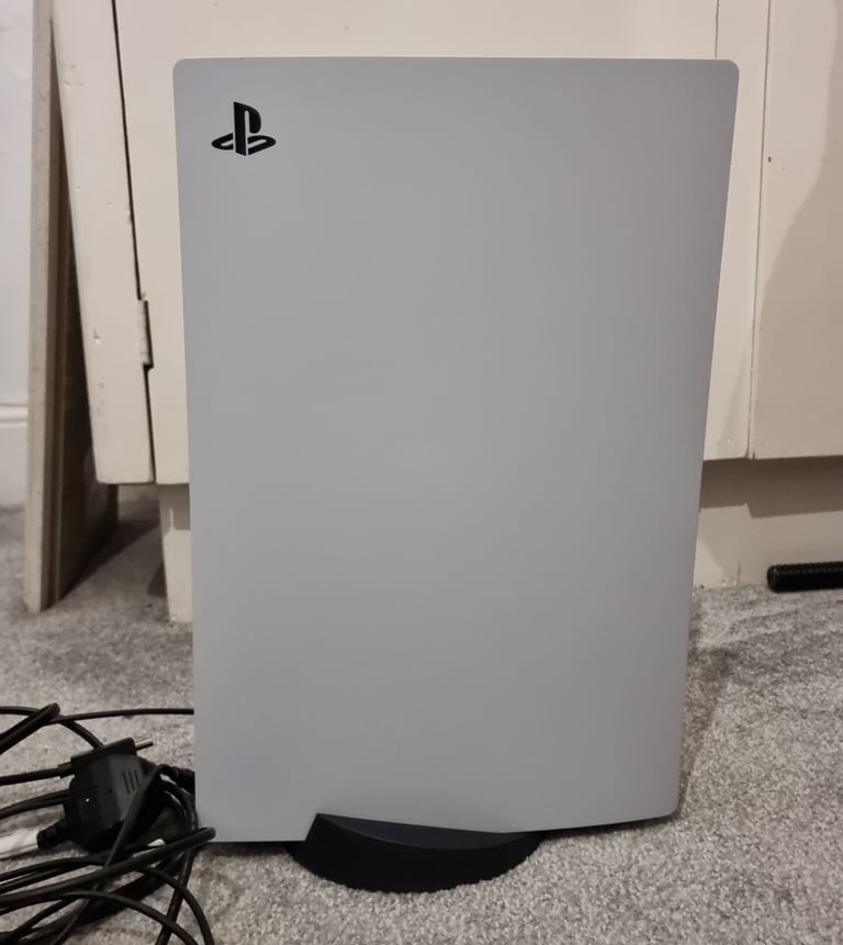 PS5 disc console 825GB and controller. Original packaging. 