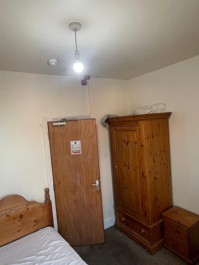 Single Room in Great City Location