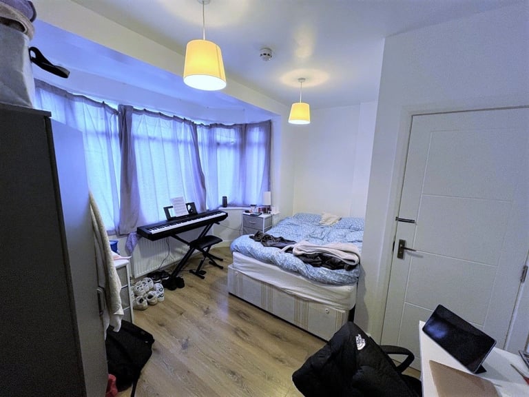 4 bedroom house in WATFORD WAY, HENDON, NW4 4XA