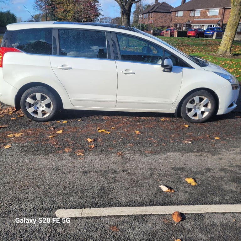 Peugeot, 5008, MPV, 2011, Manual, 1560 (cc), 5 doors