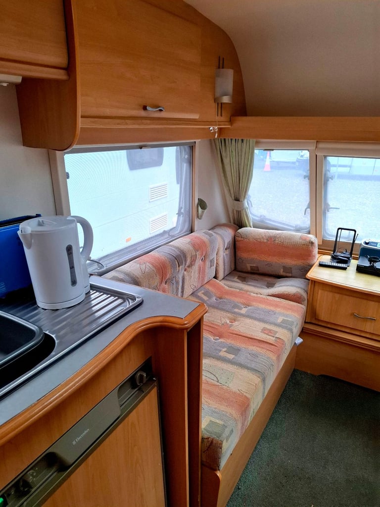 Lighweight 4 berth Lunar Zenith caravan 2004 year 