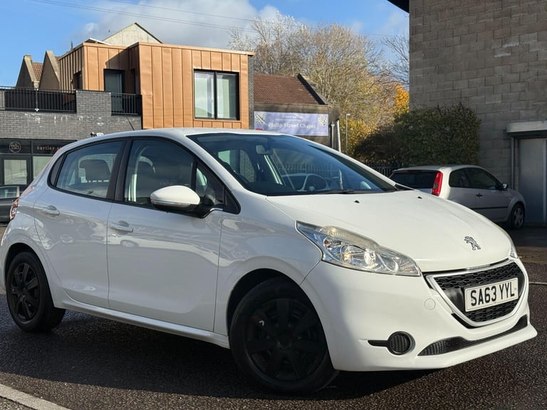 2013 Peugeot 208 1.2 VTi Access+ Euro 5 5dr HATCHBACK Petrol Manual