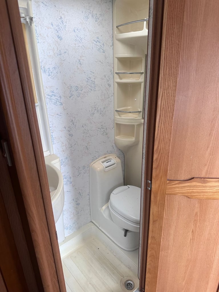 Compass Connoisseur 556 6 Berth Family Caravan