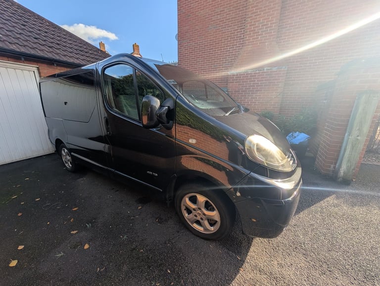 Renault trafic camper day van