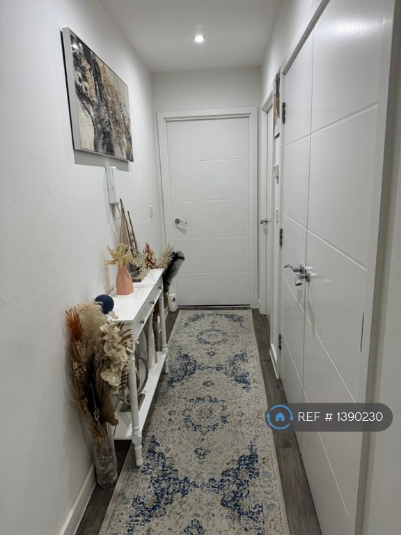 2 bedroom flat in Dakota Drive, Chatham, ME4 (2 bed) (#1390230)