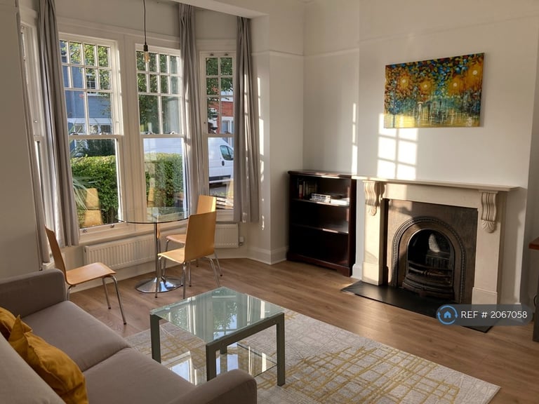 1 bedroom flat in Ossian Road, London, N4 (1 bed) (#2067058)