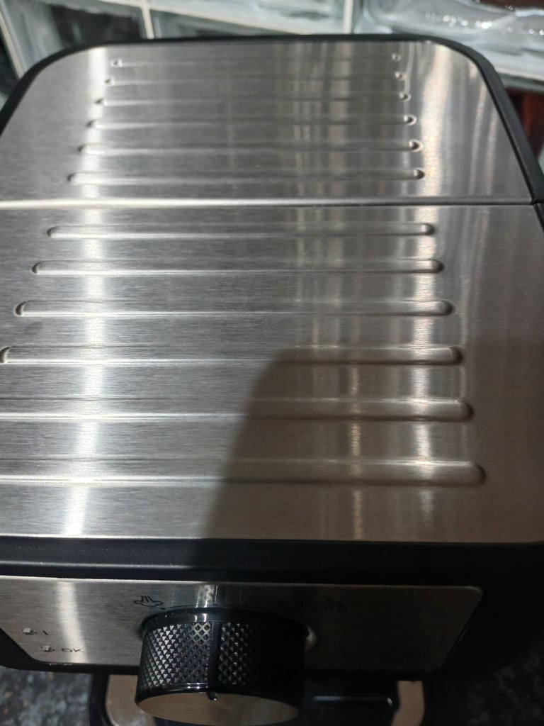 Nearly new Delonghi Coffee/ Cappuccino machine