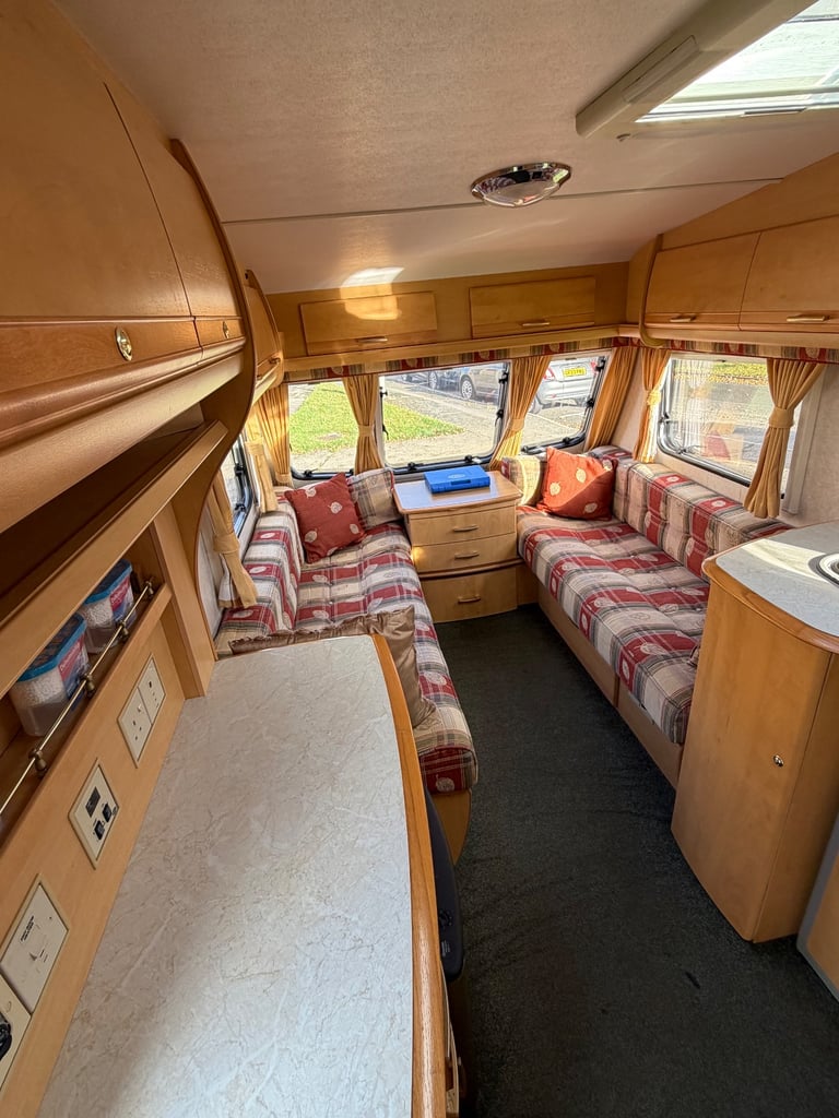  Baily pageant caravan 