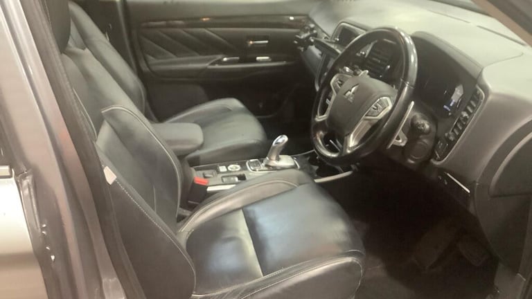 2017 Mitsubishi Outlander 2.0h 12kWh 4h SUV 5dr Petrol Plug-in Hybrid CVT 4WD Euro 6 (s/s) (200 p...