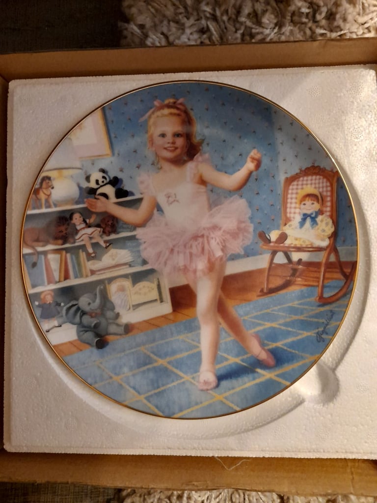 Wall plates 8 Limited Editions by Danbury Mint