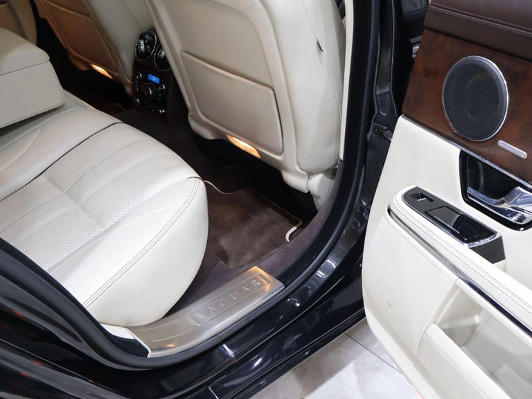 2010 Jaguar XJ 3.0d V6 Portfolio 4dr Auto SALOON DIESEL Automatic