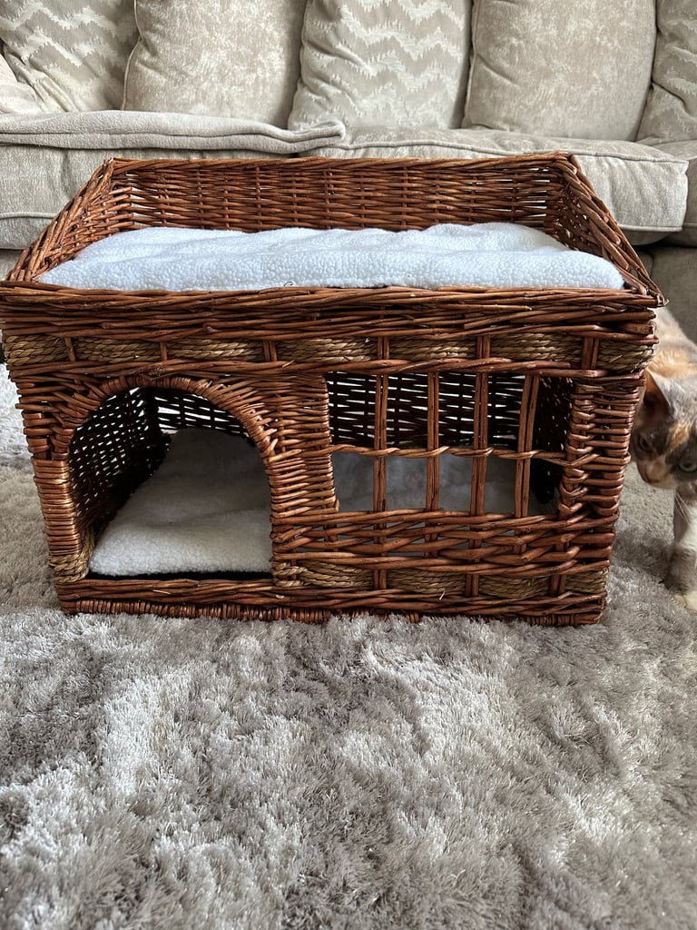 Wicker 2 Storey Cat House