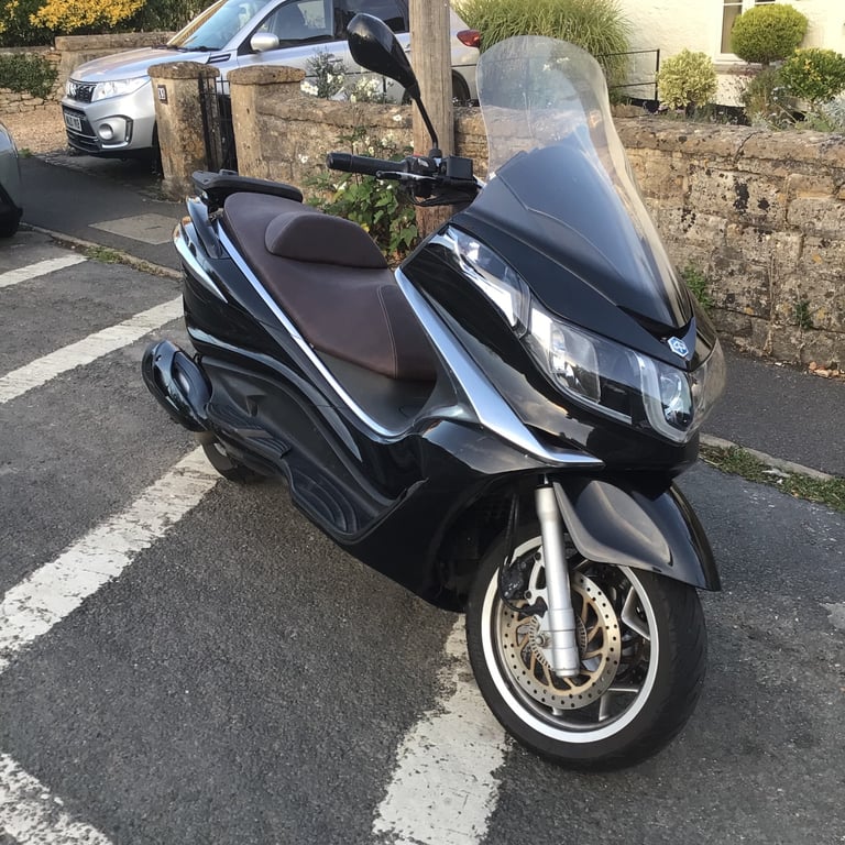 Piaggio X10 350 Executive Maxi Scooter 