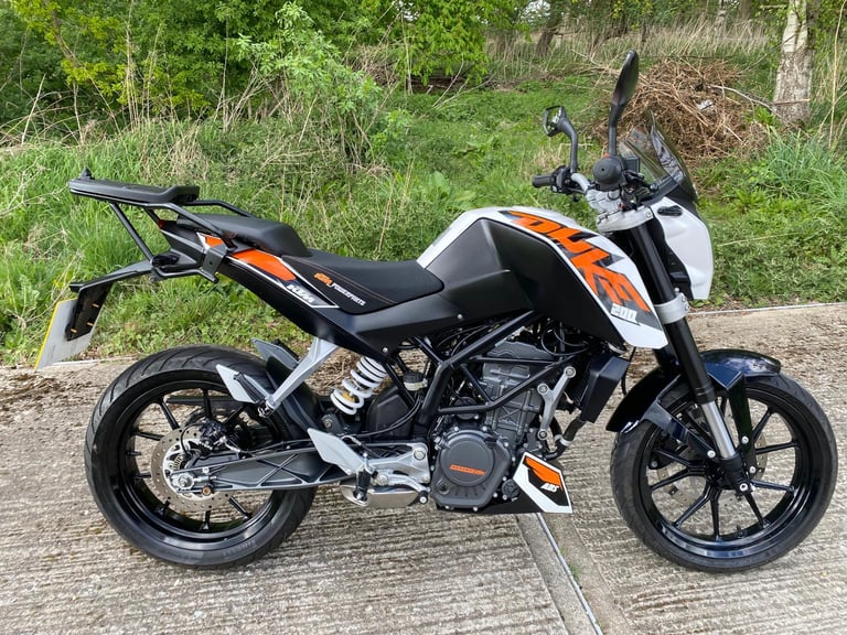 KTM 200 DUKE ABS, 2015, 6,760 MILES, LOVELY LIGHTWEIGHT MACHINE.