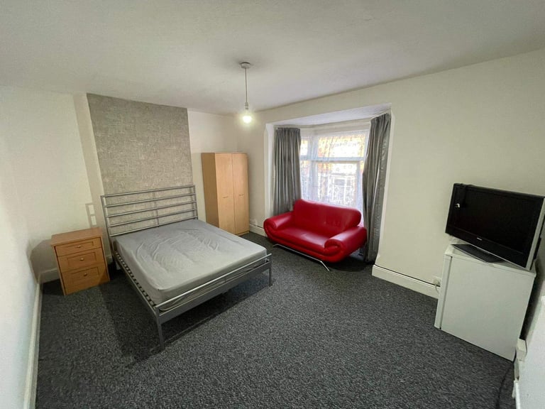image for DOUBLE ROOM TO LET IN LEICESTER LE3