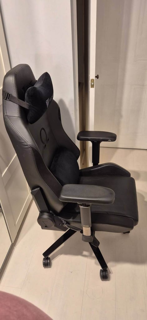 Secretlab Omega Gaming Chair