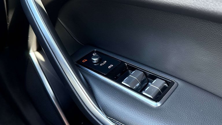  Jaguar F-Pace 2.0 P400e R-Dynamic SE 5dr Auto AWD Estate Plug-In Hy Automatic