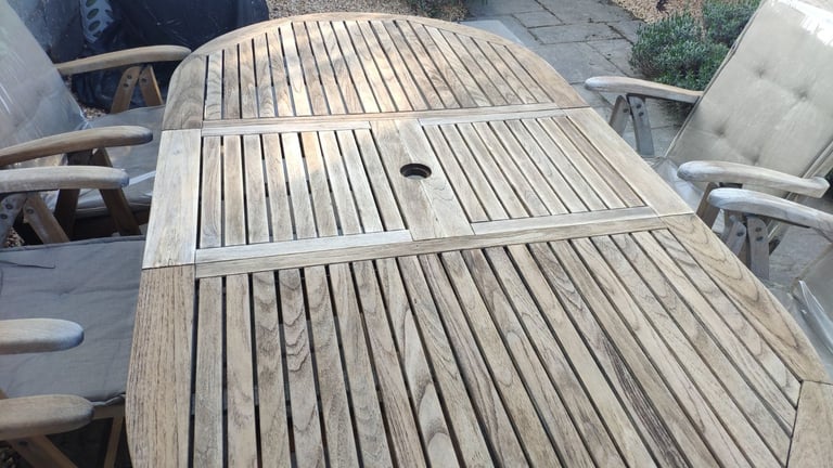 Extendable Winchester Collection Solid Teak  Garden Table & 5 Reclining Chairs & Cushions.