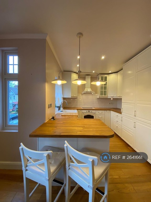 3 bedroom flat in Egerton Gardens, London, NW4 (3 bed) (#2641661)